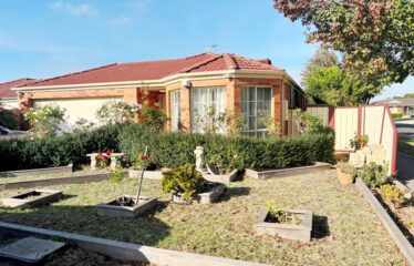2 Mekong Pl, Roxburgh Park VIC 3064