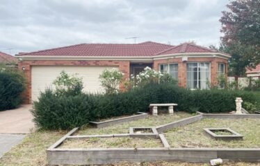 2 Mekong Pl, Roxburgh Park VIC 3064