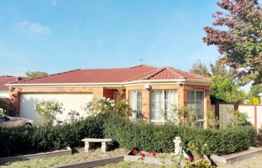 2 Mekong Pl, Roxburgh Park VIC 3064