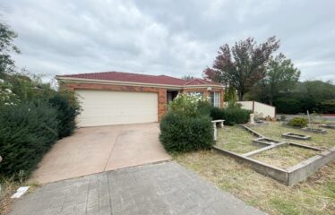 2 Mekong Pl, Roxburgh Park VIC 3064