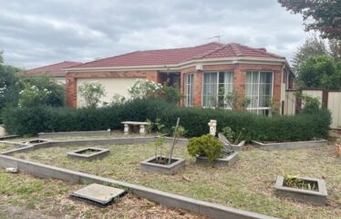 2 Mekong Pl, Roxburgh Park VIC 3064