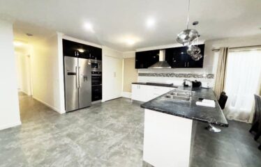 2 Mekong Pl, Roxburgh Park VIC 3064
