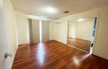 2 Mekong Pl, Roxburgh Park VIC 3064